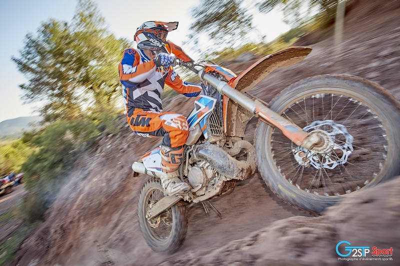 Entretien moto tout-terrain KTM enduro - les conseils d'Hervé CTM83