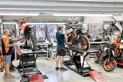 prenez rendez vous avec notre atelier entretien, préparation, réparation, garage de motos KTM GASGAS HUSQVARNA